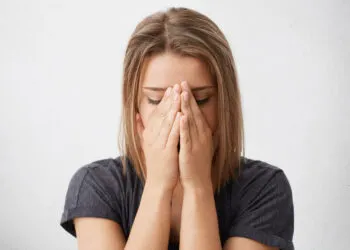 Сльозяться очі