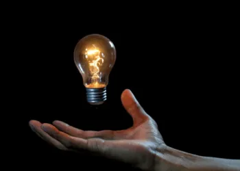 Завтра в Україні діятимуть погодинні графіки відключень для населення