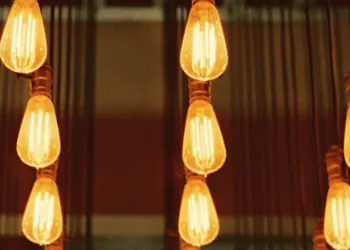 На Рівненщині суд стягнув переплачені гроші з енергопостачальної компанії