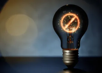 Мінімум два тижні в Україні застосовуватимуть жорсткі графіки відключень