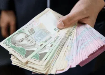 Уряд продовжив виплати державної допомоги для ВПО на пів року