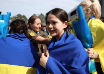 Оборонці "Азовсталі" знову на волі: черговий обмін приніс свободу для 49 українців