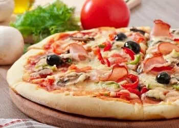 Які соуси та начинки використовують у піці HellBoy в Києві