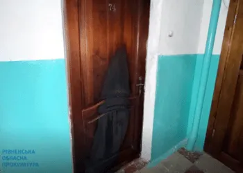 В Рівному поліція затримала неповнолітнього палія: він підпалив двері квартири матері військового