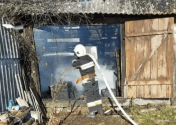 На Рівненщині під час ліквідації пожежі вогнеборці знайшли труп чоловіка