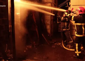 На Рівненщині запалало деревообробне підприємство: 8 годин знадобилося вогнеборцям, щоб здолати вогонь