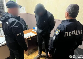 Житель Рівненщини намагався трохи заробити та вивезти трьох осіб за кордон