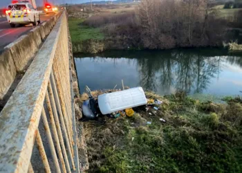 Чергова ДТП на Рівненщині: автівка опинилася у річці