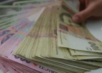 З 1 січня ФОПи знову повинні платити ЄСВ, зростає акциз та військовий збір: що ще подорожчало від сьогодні