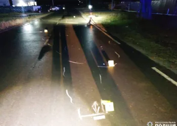 На Рівненщині неповнолітній на мотоциклі збив людину