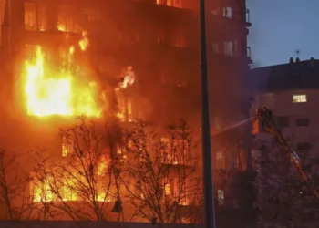 Вогнеборці врятували чоловіка під час пожежі в Сарнах