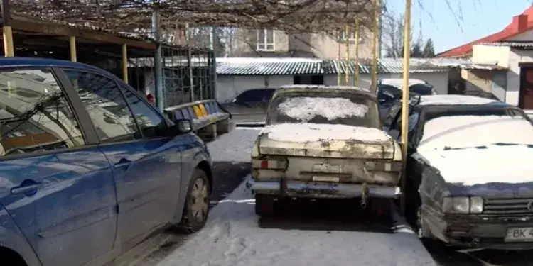 У Рівному прибиратимуть покинуті авто з вулиць