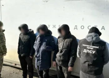 Мешканця Рівненщини намагалися нелегально переправити через кордон, сховавши серед продуктів