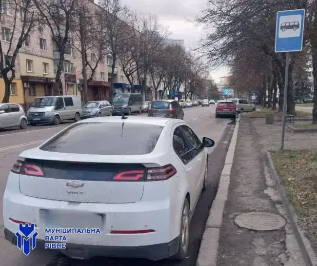 Мунварта в Рівному оштрафувала 850 "оленів" за неправильне паркування автівок