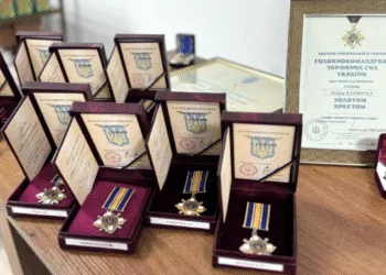 На Рівненщині вшанували Героїв: у Дубно вручили нагороди родинам загиблих захисників