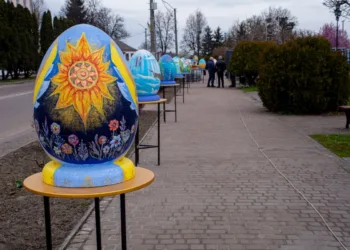 Писанковий сад з’явиться у Рівному 17 квітня, а в Дубні вже відкрили Великодню алею