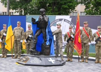 На Рівненщині вшанували пам’ять загиблих військових зв’язківців новим монументом