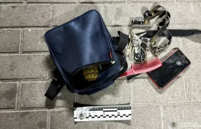 У Рівному чоловік з бойовою гранатою з’явився в кафе: втрутилася поліція