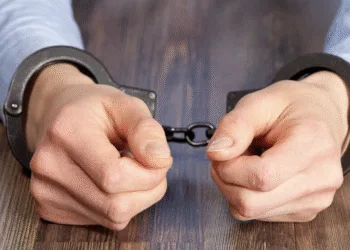 На Рівненщині викрито посадовця, який за хабарі виключав правоохоронців зі списків на фронт