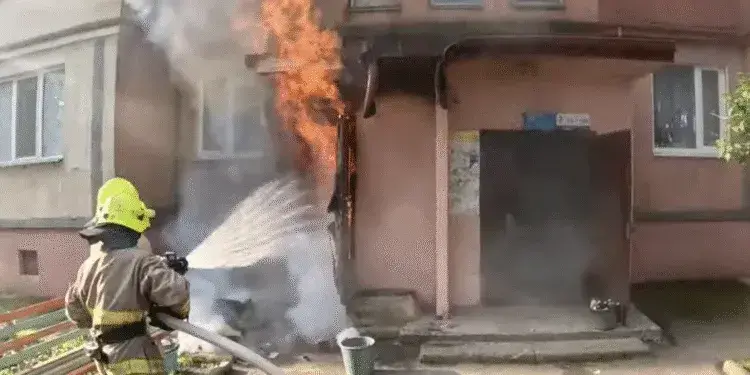 У Рівному під час пожежі в багатоповерхівці врятували двох людей, серед них — дитина
