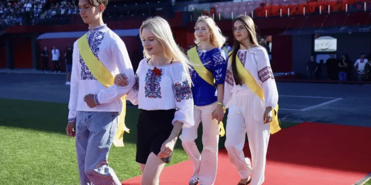 1600 випускників пройде вулицями Рівного: завтра відбудеться святкова хода «Випускник-2025»