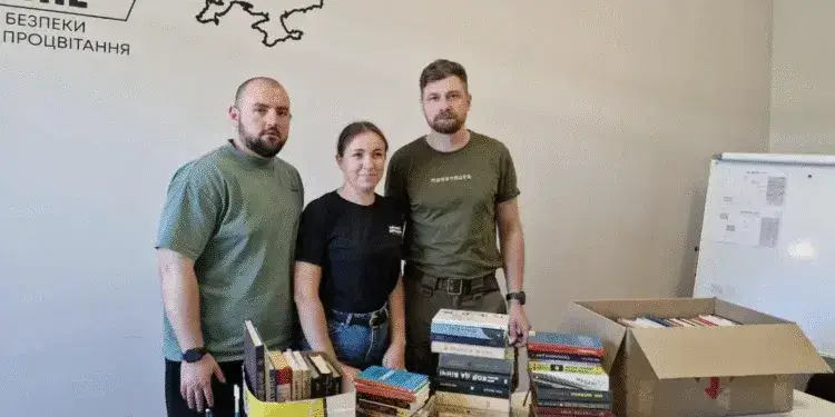 У Рівному завершилась книжкова ініціатива для військових: мешканці долучились до збору літератури