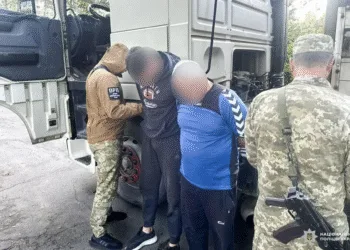 На Рівненщині затримали чоловіка, який за винагороду намагався перевезти ухилянта за кордон