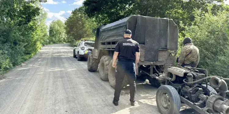 На Рівненщині знову викрили незаконного бурштинокопача