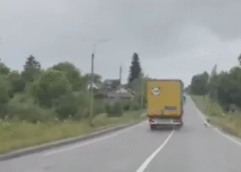 На Рівненщині вантажівка рухалася дорогою під керуванням п’яного водія