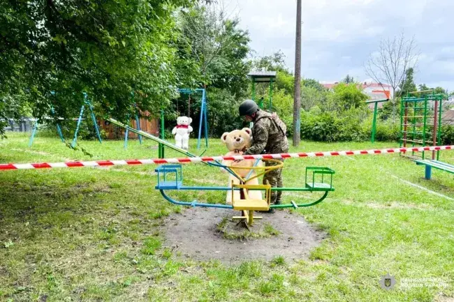 В Рівному на дитячий майданчик викликали саперів: що сталося