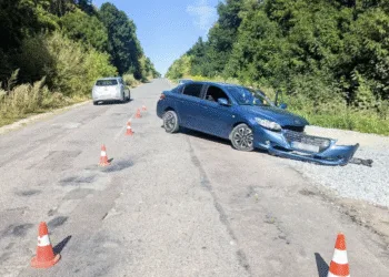 ДТП біля Обарова: у Рівненському районі постраждали двоє юнаків