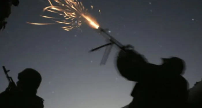 Українські військові стріляють у повітря