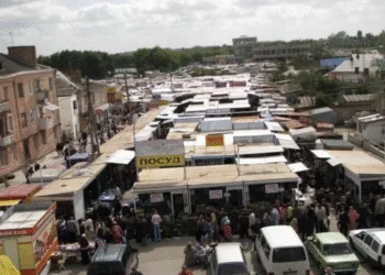 «Центр Рівного перетворюється на секонд-хенд?» У місті збирають підписи за перенесення ринку «Дикого»