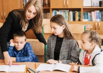 Вчителів більше не називатимуть по батькові: нові правила обговорюють у школах