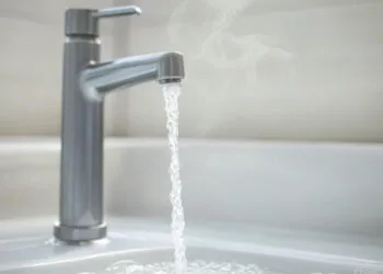 Частина Рівного раптово опинилася без води: коли відновлять водопостачання