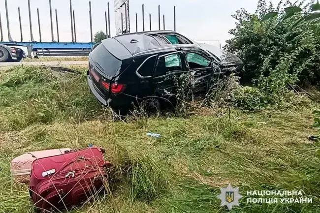 На Рівненщині сталася потрійна ДТП: постраждали троє пасажирів