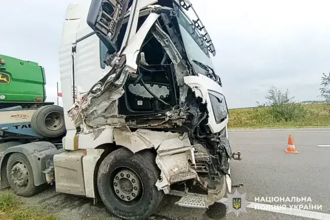 На Рівненщині сталася потрійна ДТП: постраждали троє пасажирів