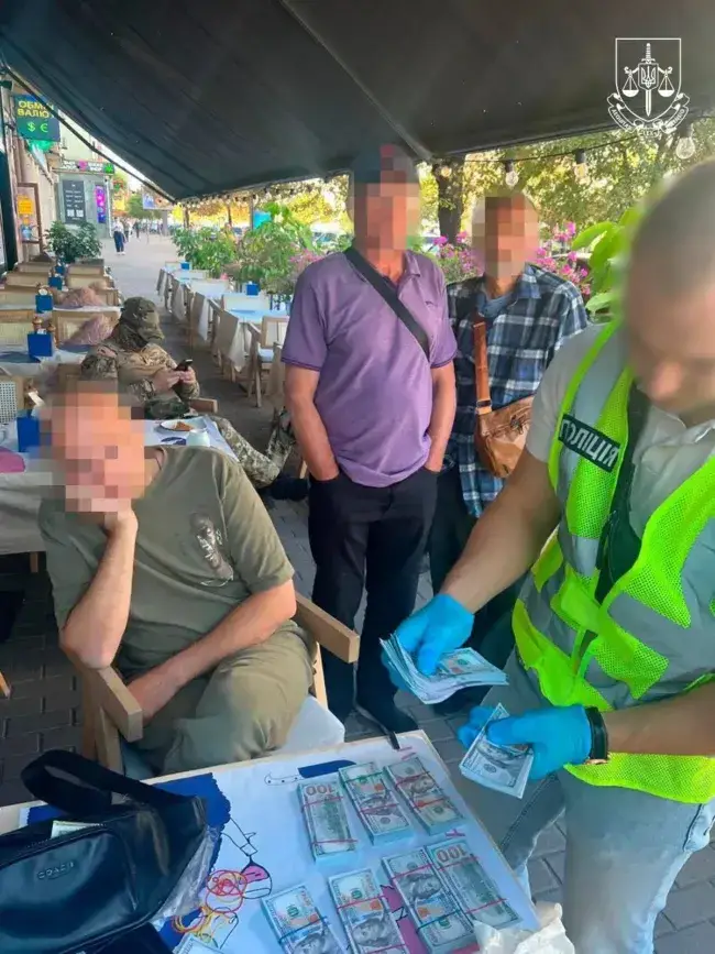 Спроба підкупу прикордонника на Рівненщині: йому пропонували 4 тисячі доларів за незаконний перетин кордону