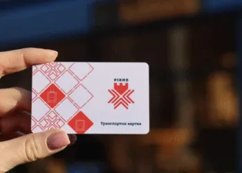 В Рівному з 1 жовтня запрацювали шкільні та студентські картки для проїзду