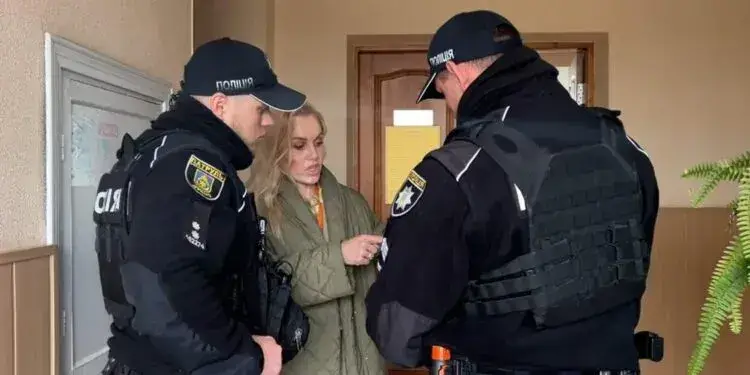 У Дубні мер грубо виштовхав з кабінету начальницю управління освіти й та написала заяву в поліцію