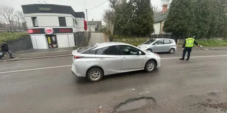 У Рівному водійка збила 9-річну дівчинку, яка переходила дорогу на зелене світло