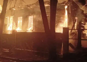 Пожежа в Остках на Рівненщині: рятувальники встигли зберегти дім