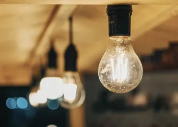 Графік погодинних відключень світла 21 січня 2026 в Рівному