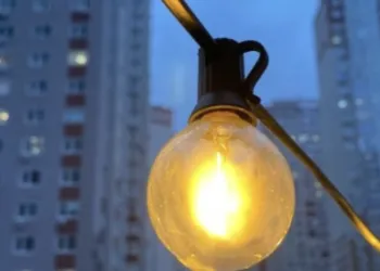 Рівнеобленерго внесло зміни у графік погодинних відключень світла 15 січня 2026