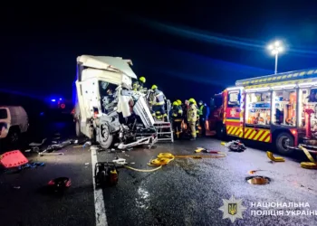 Шокуючі кадри з місця смертельного ДТП на Рівненщині: ДСНС оприлюднило подробиці трагедії