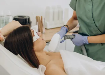 Чому після курсу лазерної епіляції волосся може з’являтися знову