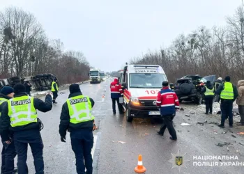 На трасі Київ—Чоп військовослужбовець із Сумського напрямку влаштував смертельну ДТП