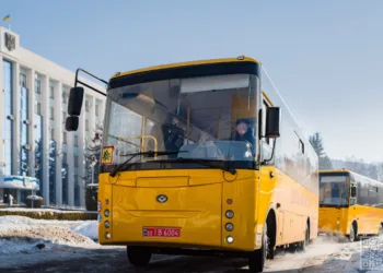 Сім ліцеїв Рівненщини отримали інклюзивні шкільні автобуси для трансферу учнів