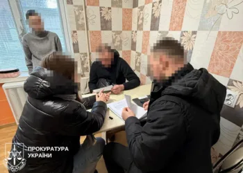 У Рівному шахрай вимагав 30 000 доларів за "вирішення" кримінальної справи