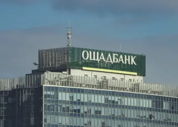 Власники карток "Ощадбанку" цілу добу не зможуть ними користуватися: в банку повідомили коли саме